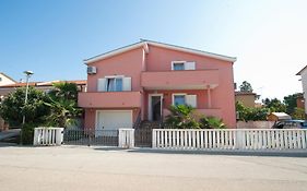 Apartments Maric With Parking